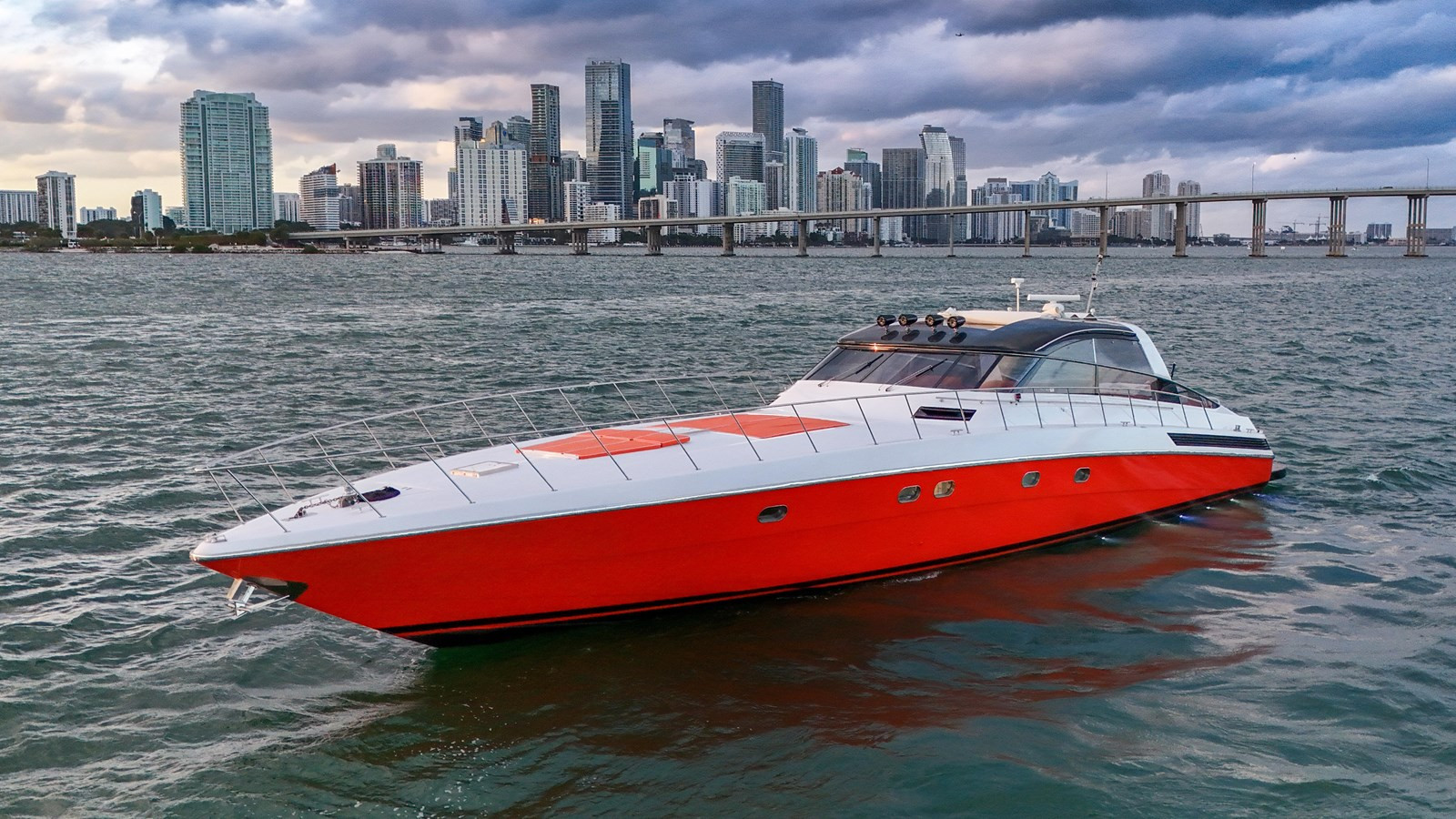 https://arconyachts.ams3.digitaloceanspaces.com/88577/conversions/large_4174376-optimize.jpg