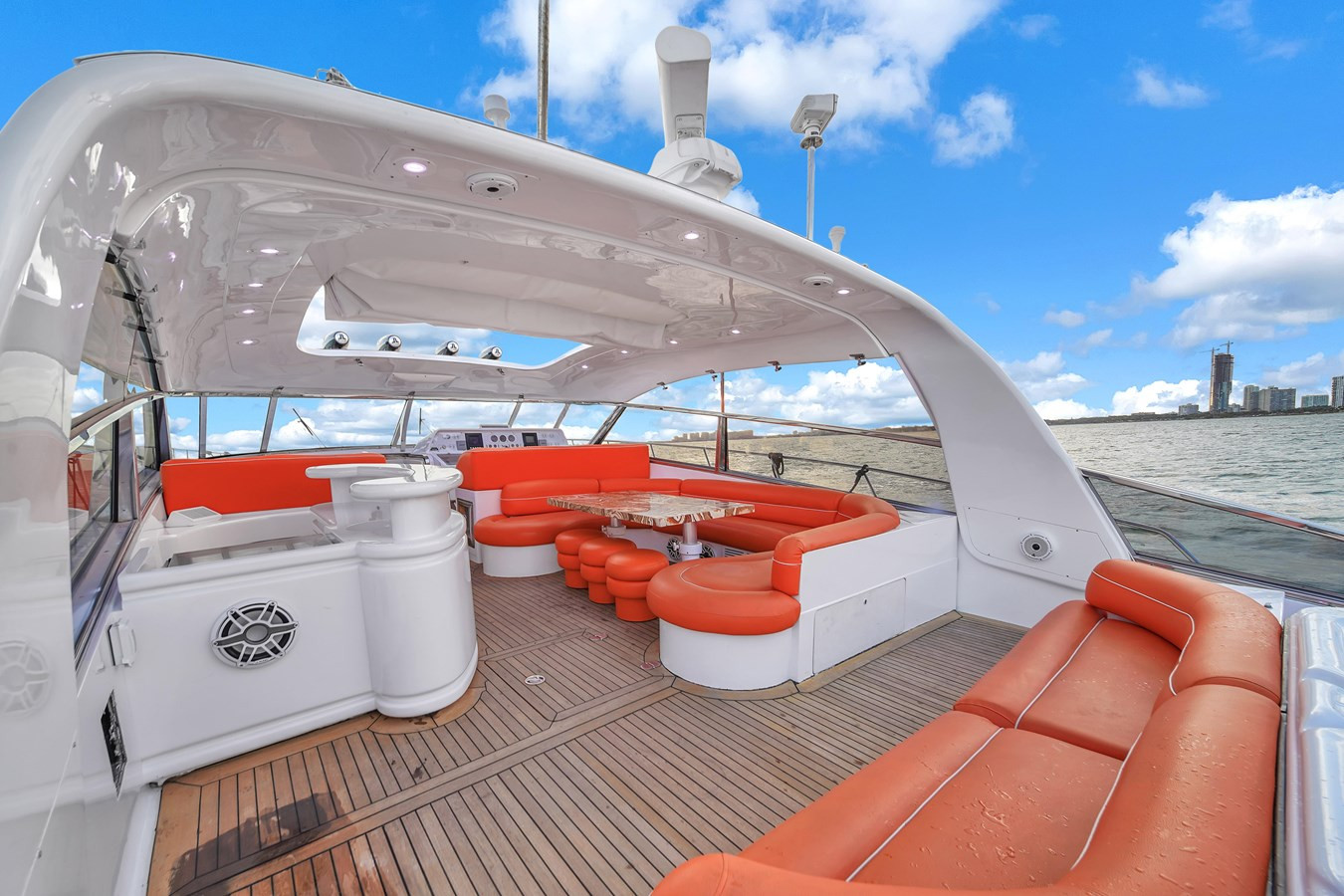 https://arconyachts.ams3.digitaloceanspaces.com/88604/conversions/large_4174385-optimize.jpg