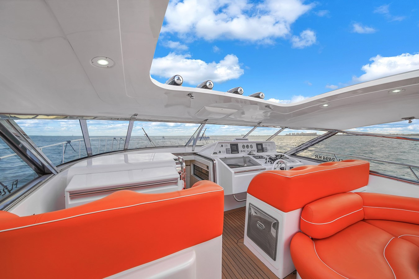 https://arconyachts.ams3.digitaloceanspaces.com/88618/conversions/large_4174390-optimize.jpg