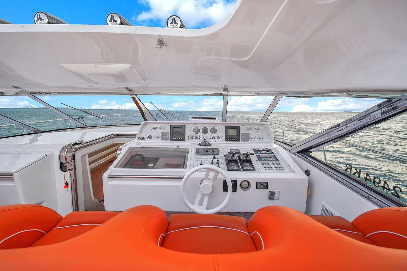 https://arconyachts.ams3.digitaloceanspaces.com/88625/conversions/large_4174393-optimize.jpg