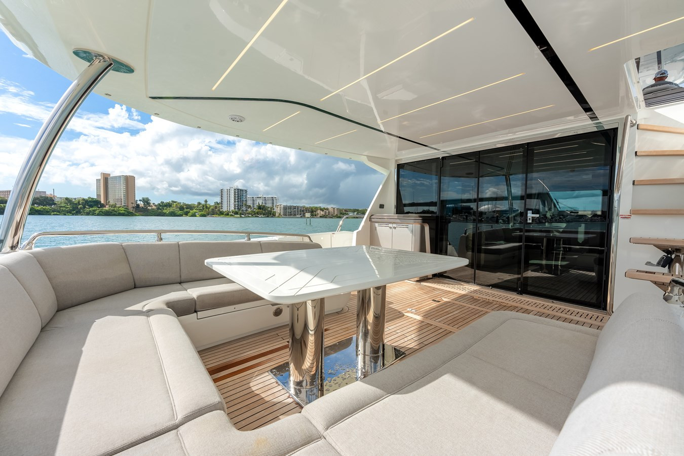 https://arconyachts.ams3.digitaloceanspaces.com/88648/conversions/large_4253472-optimize.jpg