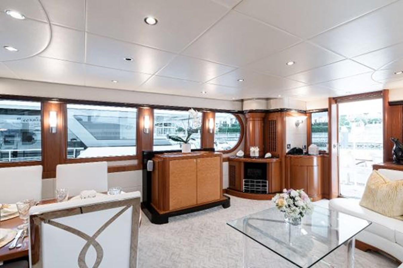 https://arconyachts.ams3.digitaloceanspaces.com/88650/conversions/large_4308582-optimize.jpg