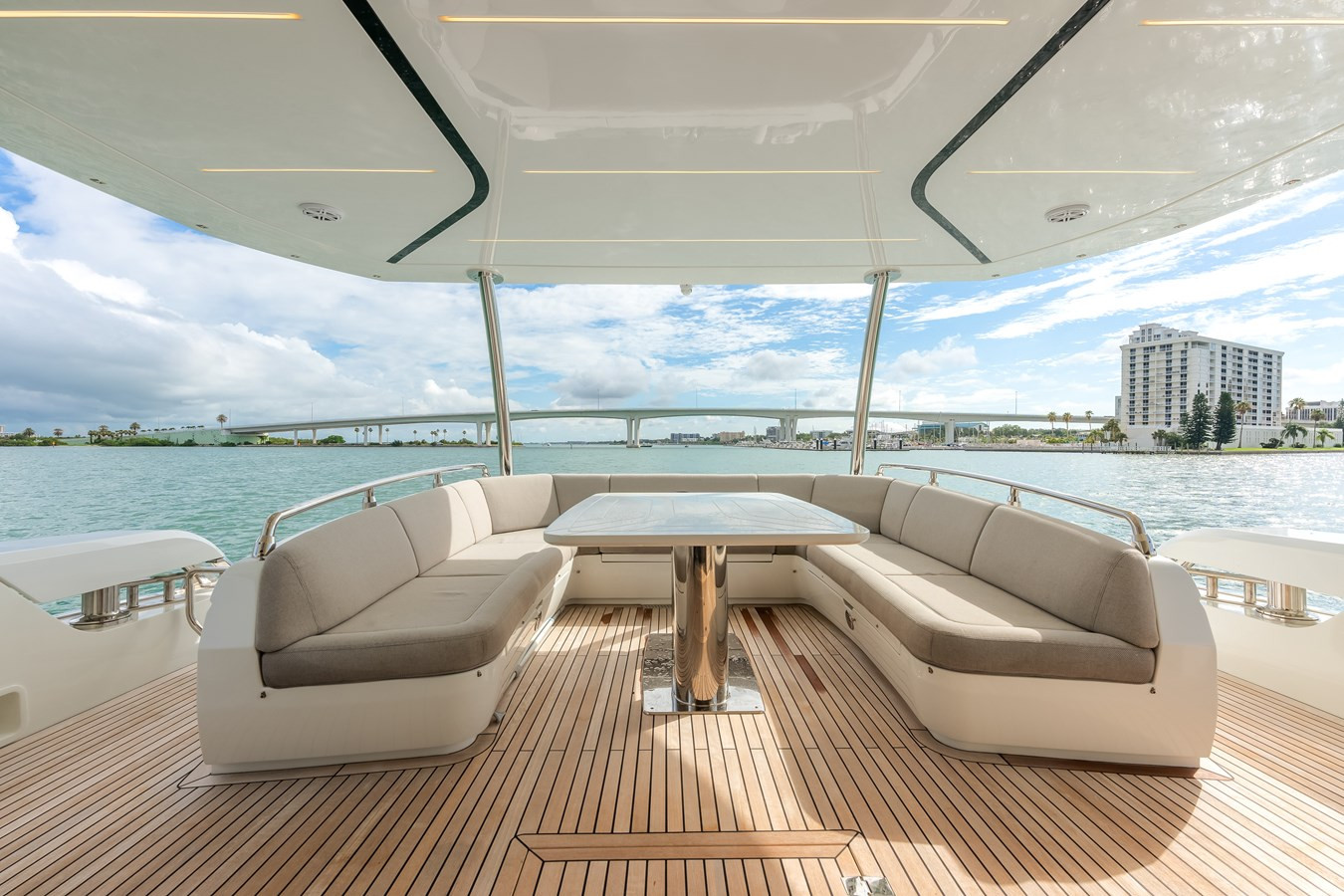https://arconyachts.ams3.digitaloceanspaces.com/88654/conversions/large_4253475-optimize.jpg