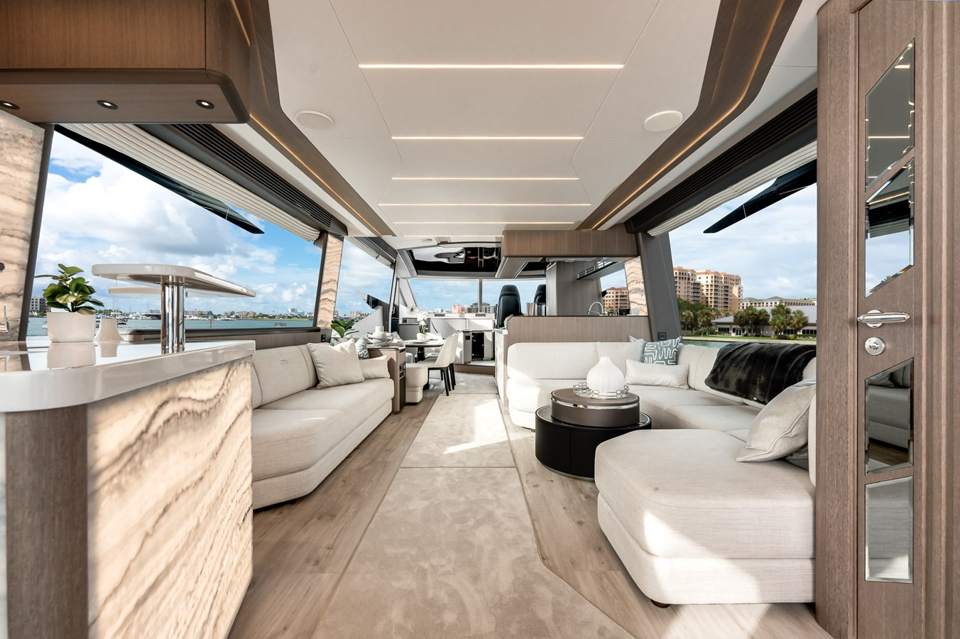 https://arconyachts.ams3.digitaloceanspaces.com/88666/conversions/large_4253530-optimize.jpg