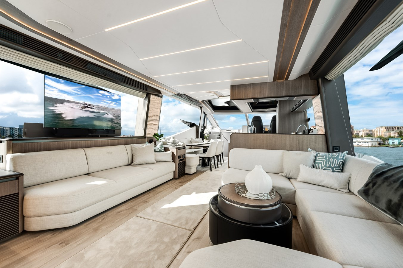 https://arconyachts.ams3.digitaloceanspaces.com/88687/conversions/large_4253508-optimize.jpg