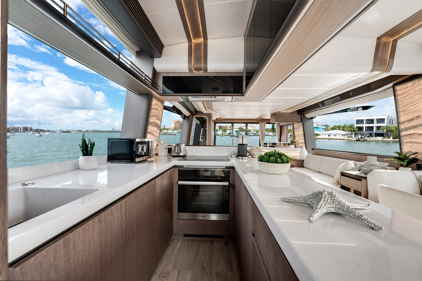 https://arconyachts.ams3.digitaloceanspaces.com/88712/conversions/large_4253515-optimize.jpg