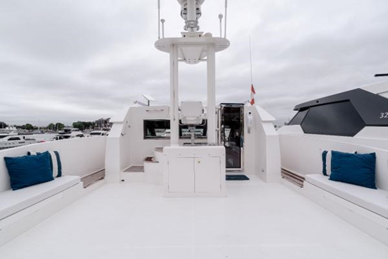 https://arconyachts.ams3.digitaloceanspaces.com/88717/conversions/large_4308605-optimize.jpg
