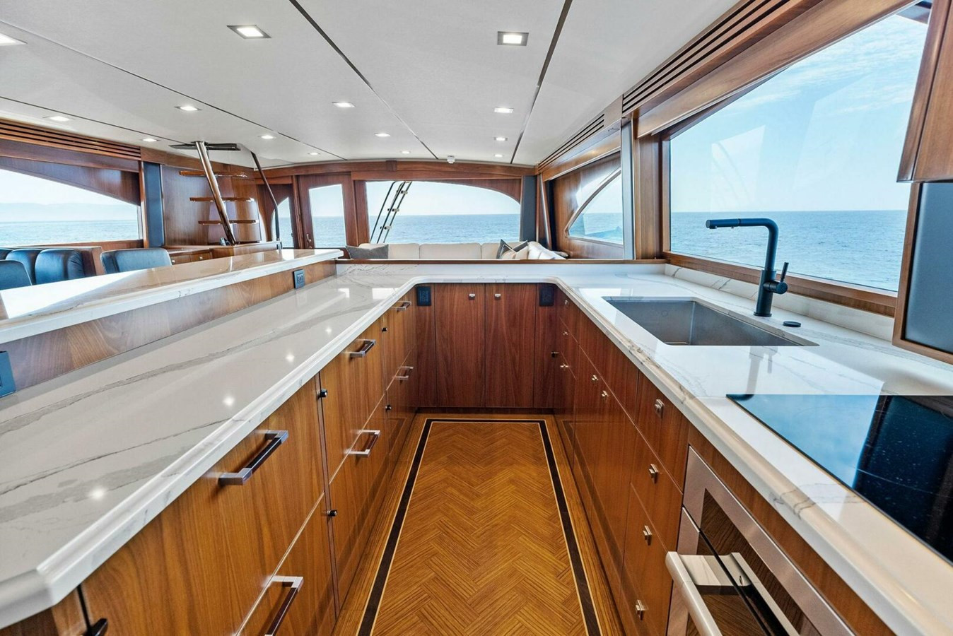 https://arconyachts.ams3.digitaloceanspaces.com/88743/conversions/large_4330228-optimize.jpg