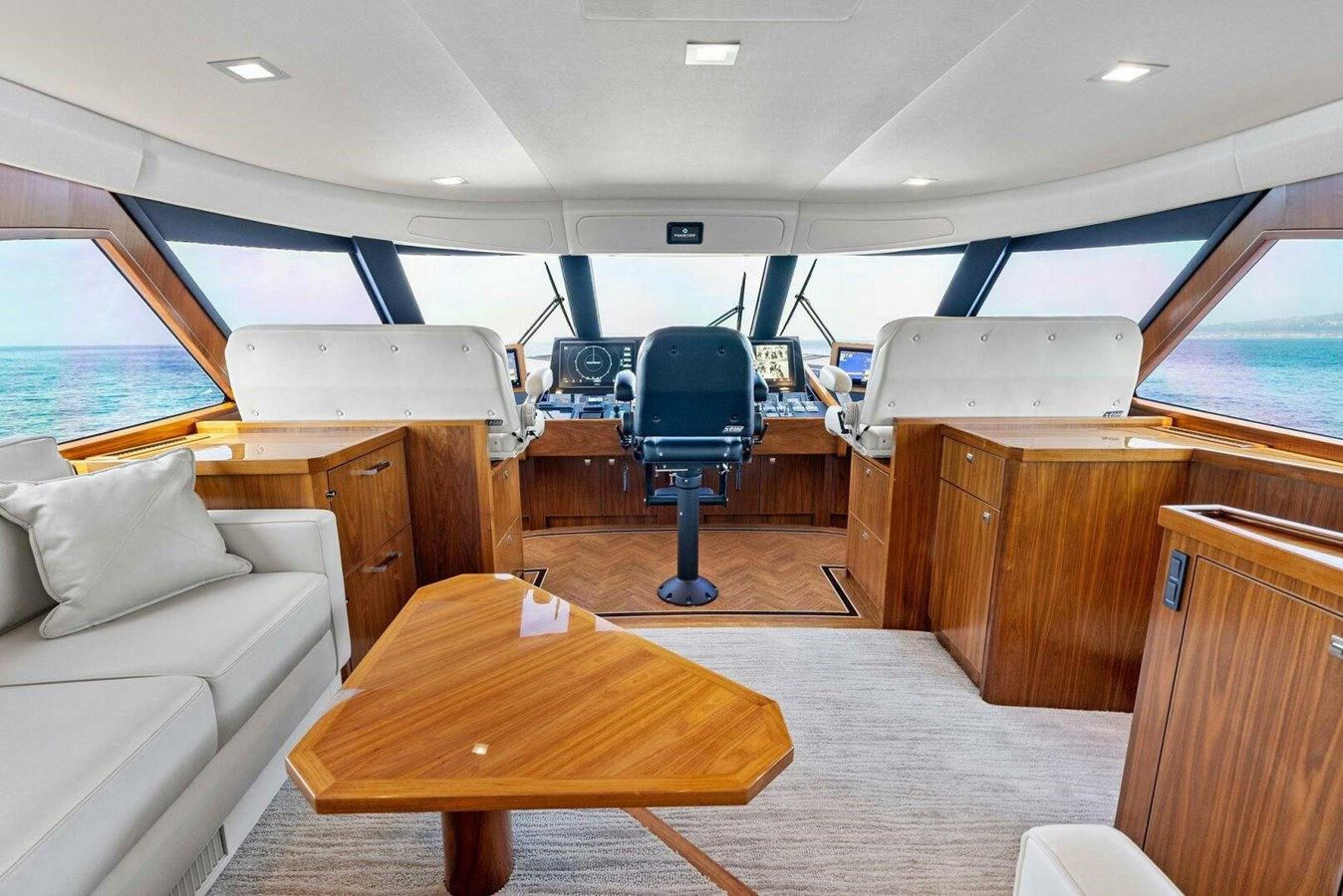 https://arconyachts.ams3.digitaloceanspaces.com/88840/conversions/large_4330263-optimize.jpg