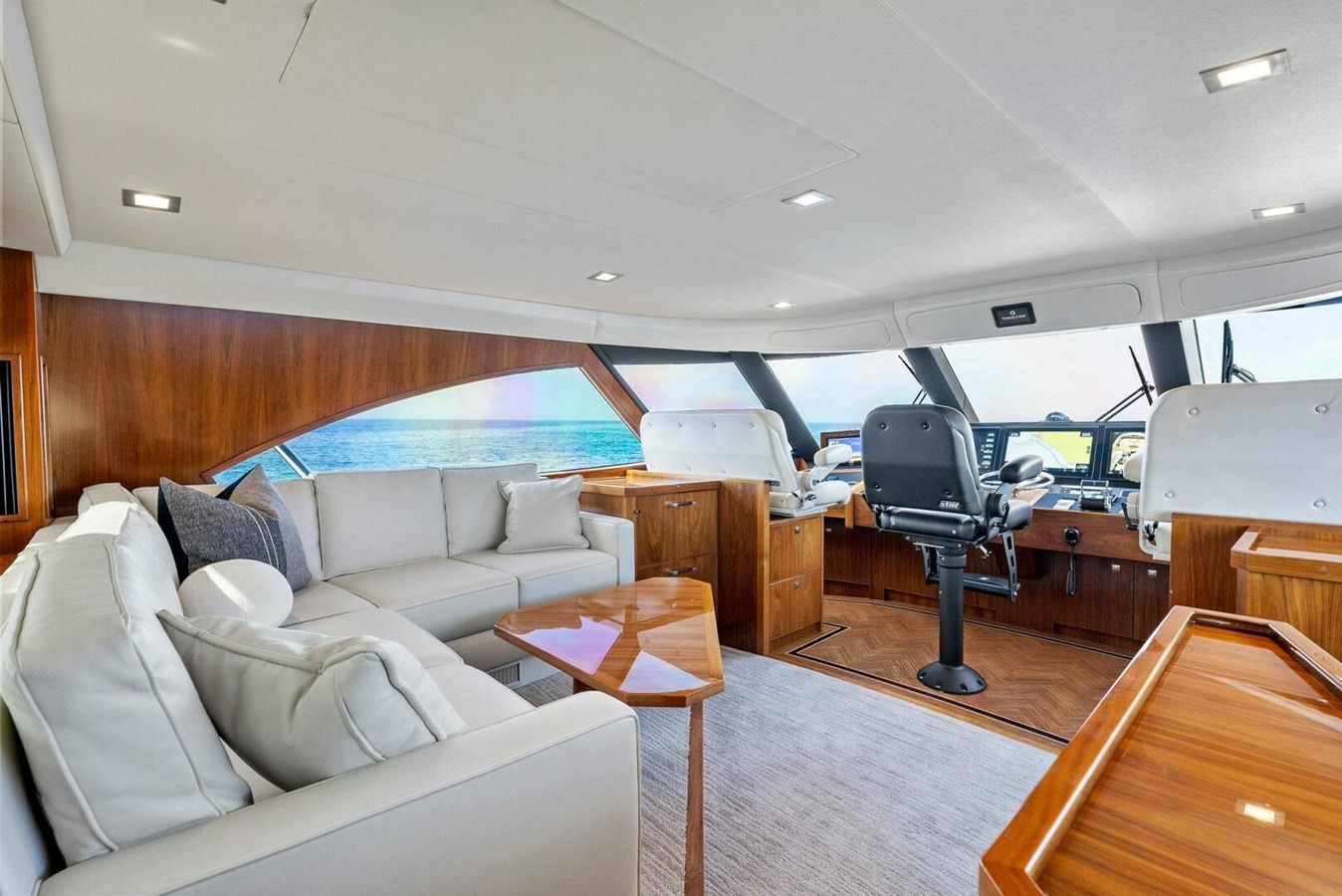 https://arconyachts.ams3.digitaloceanspaces.com/88847/conversions/large_4330265-optimize.jpg