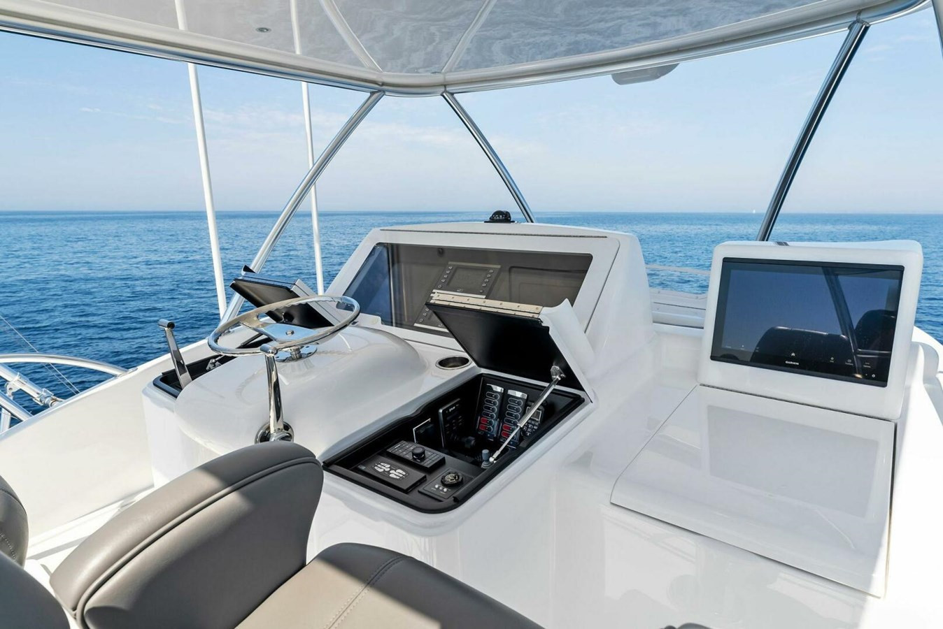 https://arconyachts.ams3.digitaloceanspaces.com/88877/conversions/large_4330275-optimize.jpg