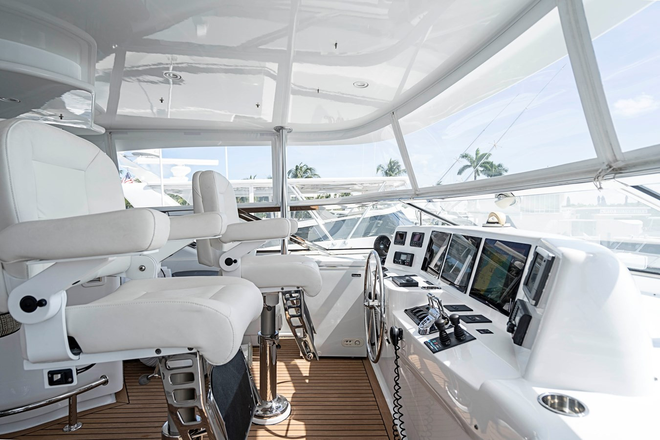 https://arconyachts.ams3.digitaloceanspaces.com/88892/conversions/large_4396987-optimize.jpg
