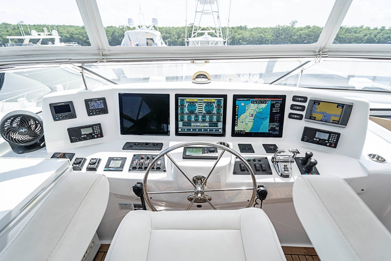 https://arconyachts.ams3.digitaloceanspaces.com/88895/conversions/large_4396988-optimize.jpg