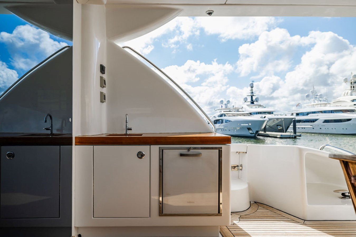 https://arconyachts.ams3.digitaloceanspaces.com/88902/conversions/large_4549861-optimize.jpg
