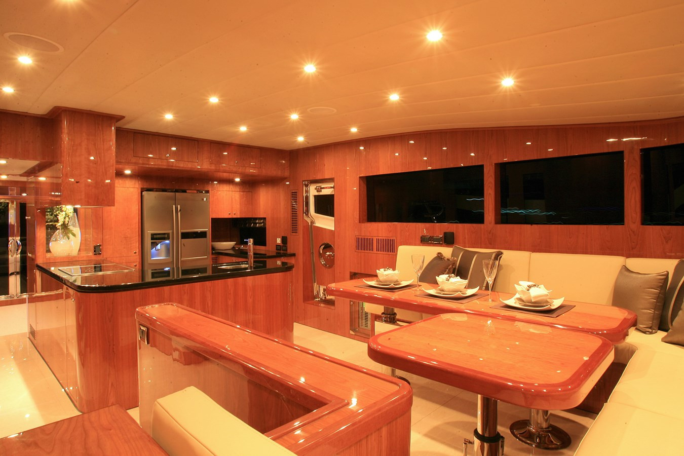 https://arconyachts.ams3.digitaloceanspaces.com/88939/conversions/large_4559396-optimize.jpg
