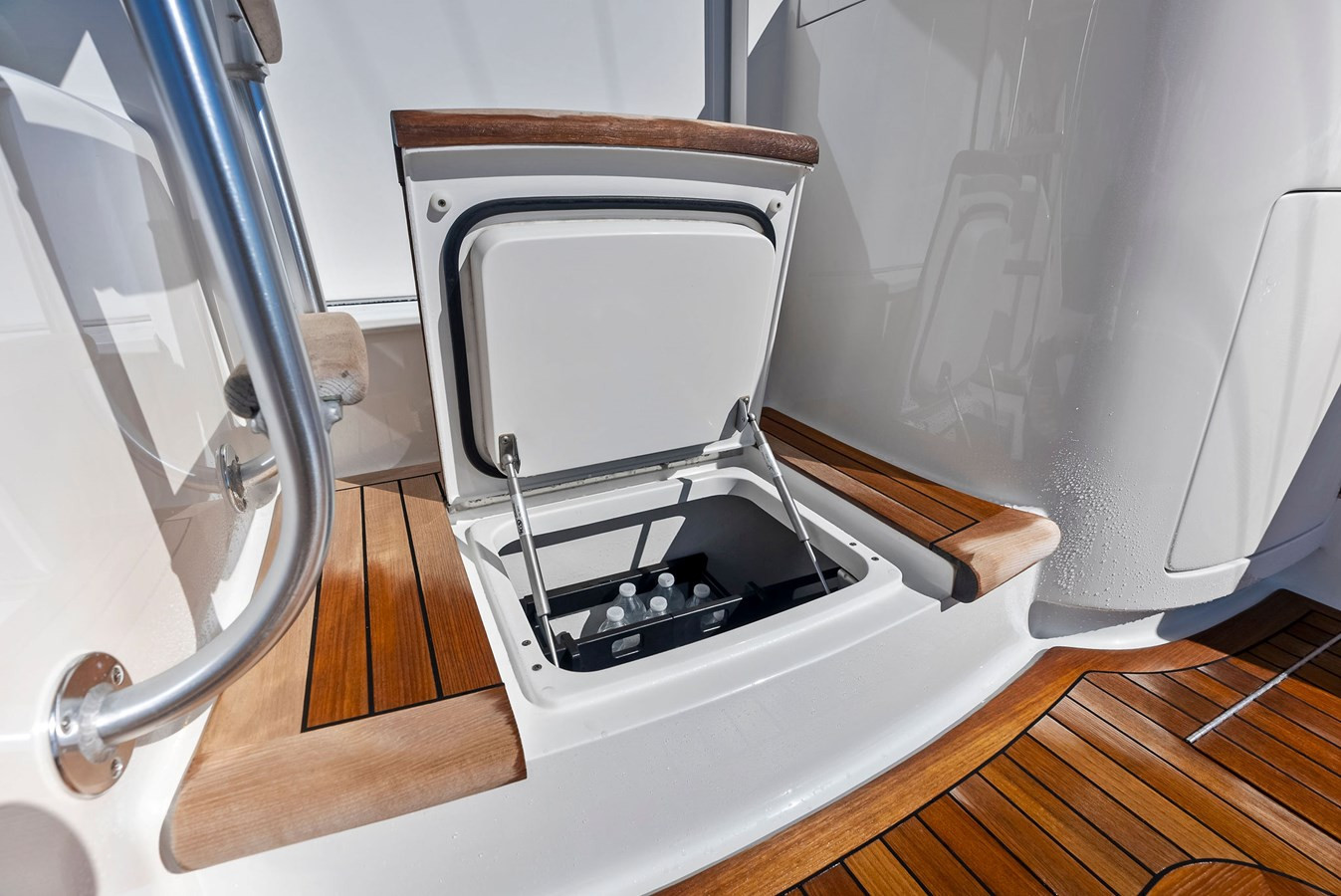 https://arconyachts.ams3.digitaloceanspaces.com/88989/conversions/large_4529366-optimize.jpg