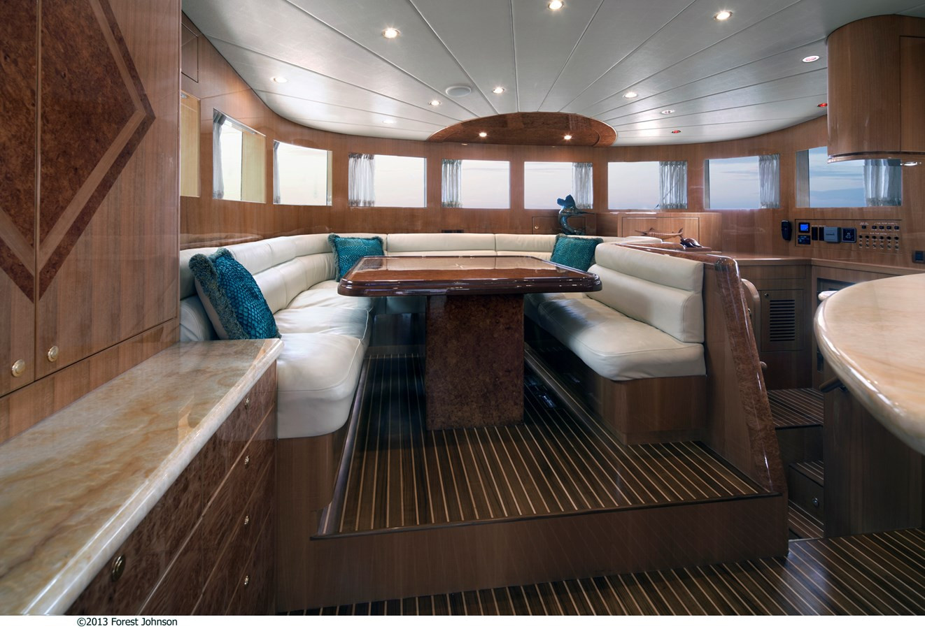 JOHNSON 80' FLYBRIDGE W/FISHING COCKPIT 