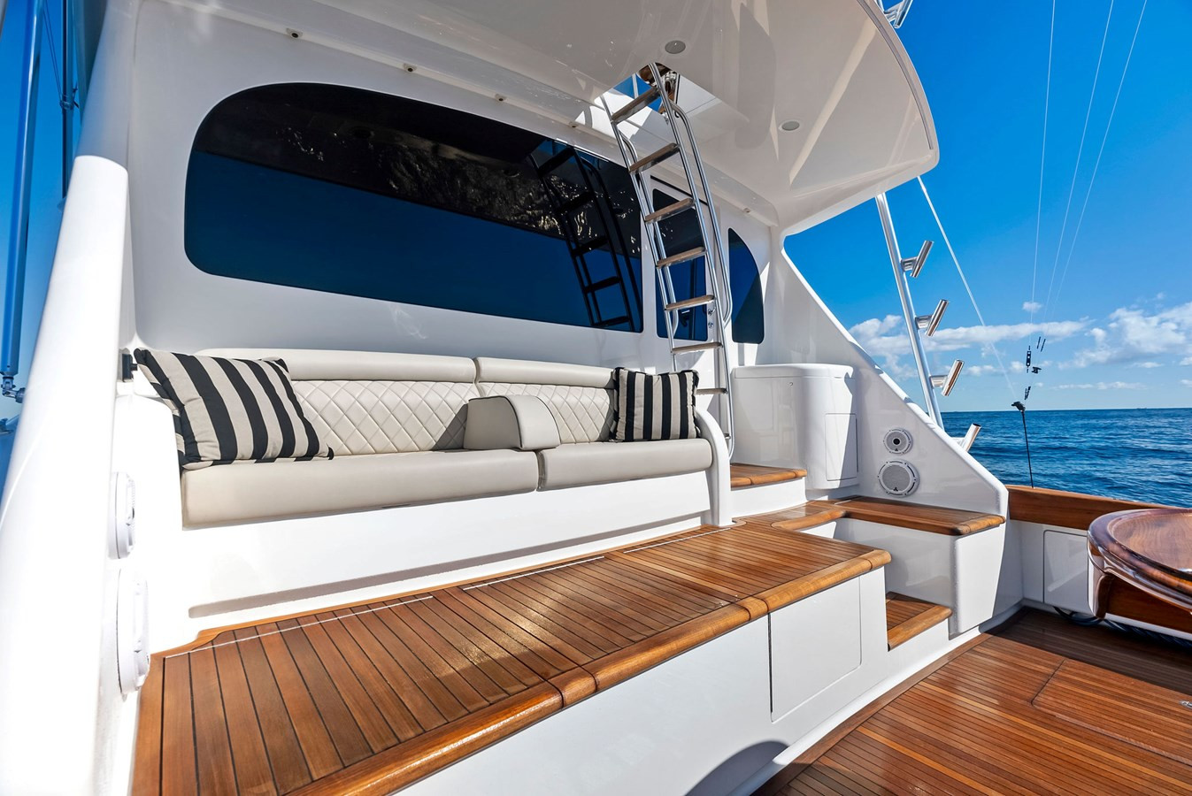https://arconyachts.ams3.digitaloceanspaces.com/89004/conversions/large_4529371-optimize.jpg