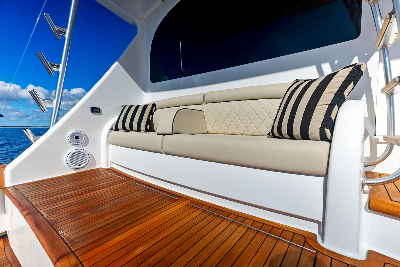 https://arconyachts.ams3.digitaloceanspaces.com/89025/conversions/large_4529378-optimize.jpg