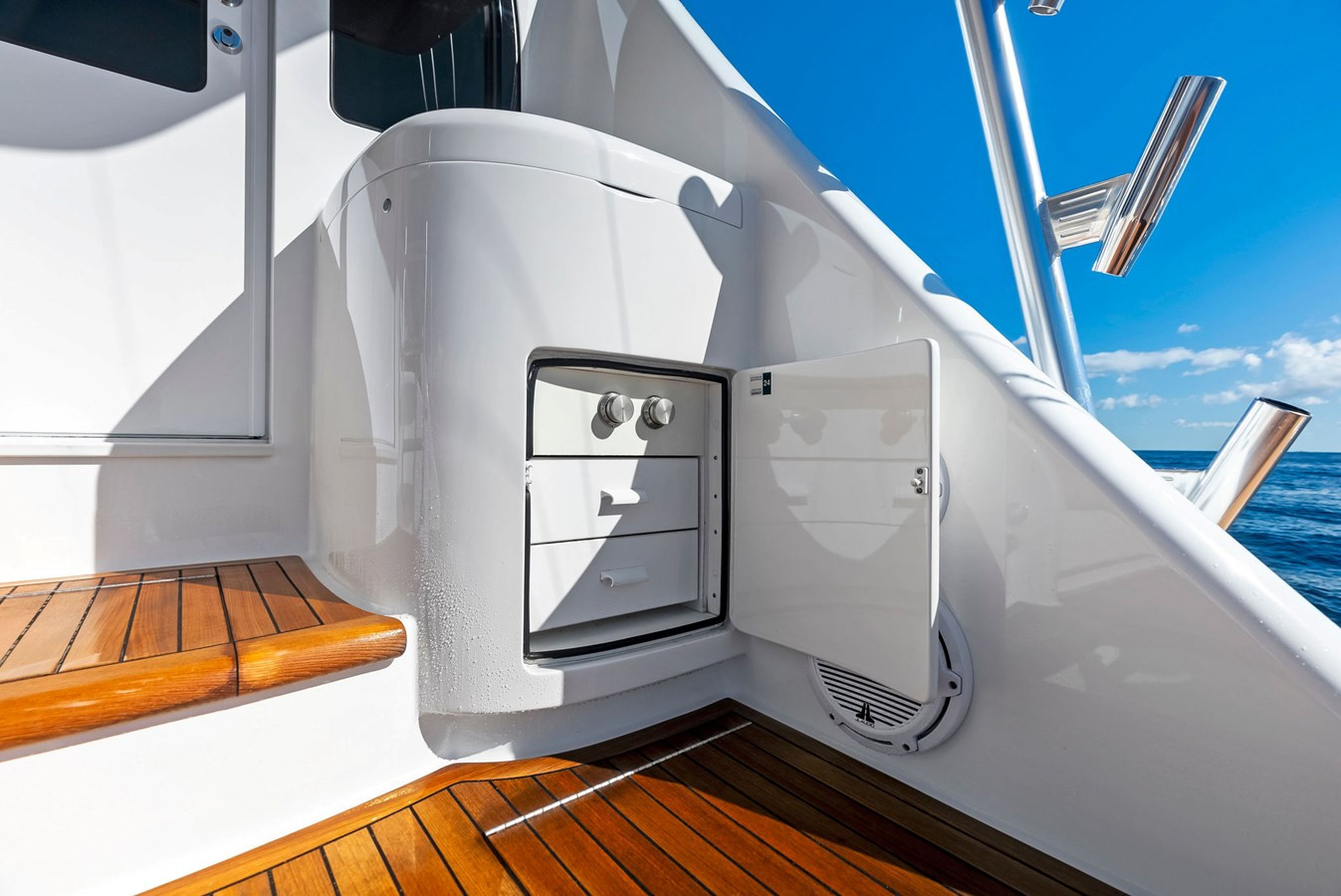 https://arconyachts.ams3.digitaloceanspaces.com/89027/conversions/large_4529380-optimize.jpg
