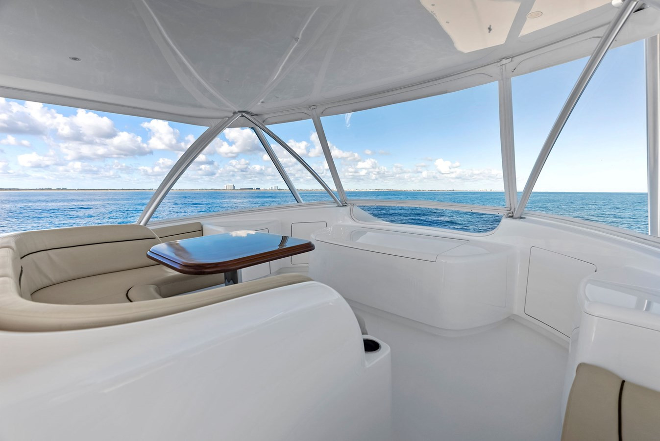 https://arconyachts.ams3.digitaloceanspaces.com/89044/conversions/large_4529386-optimize.jpg