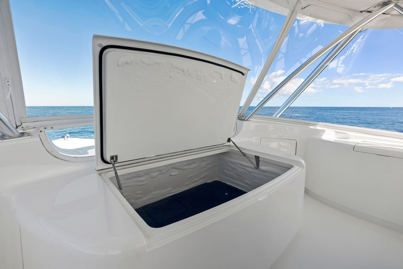 https://arconyachts.ams3.digitaloceanspaces.com/89065/conversions/large_4529393-optimize.jpg