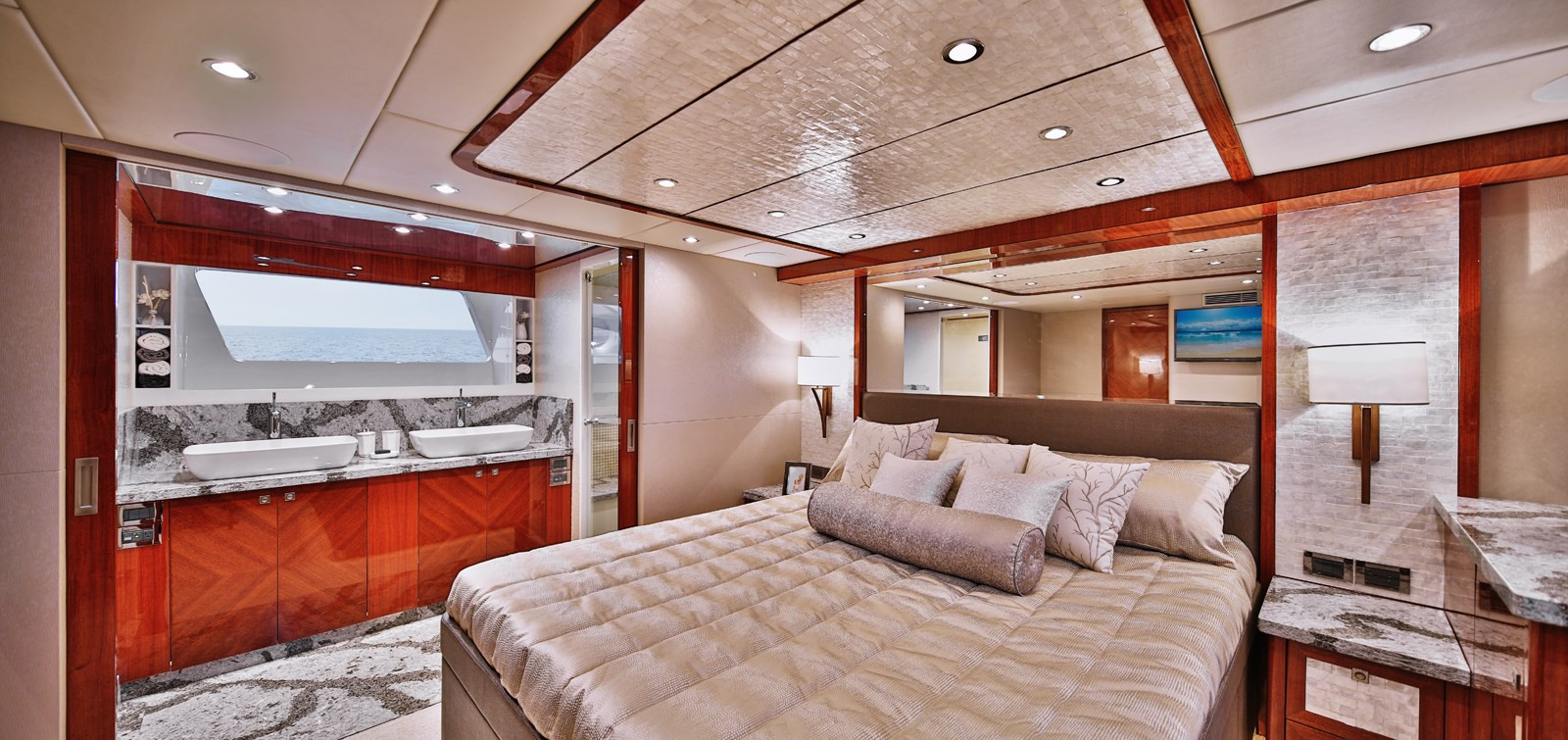 https://arconyachts.ams3.digitaloceanspaces.com/89070/conversions/large_4559479-optimize.jpg