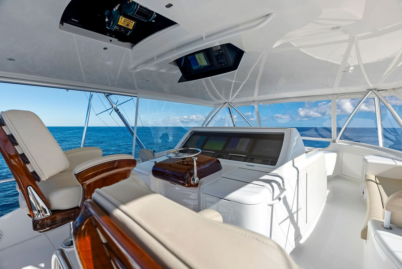 https://arconyachts.ams3.digitaloceanspaces.com/89080/conversions/large_4529399-optimize.jpg