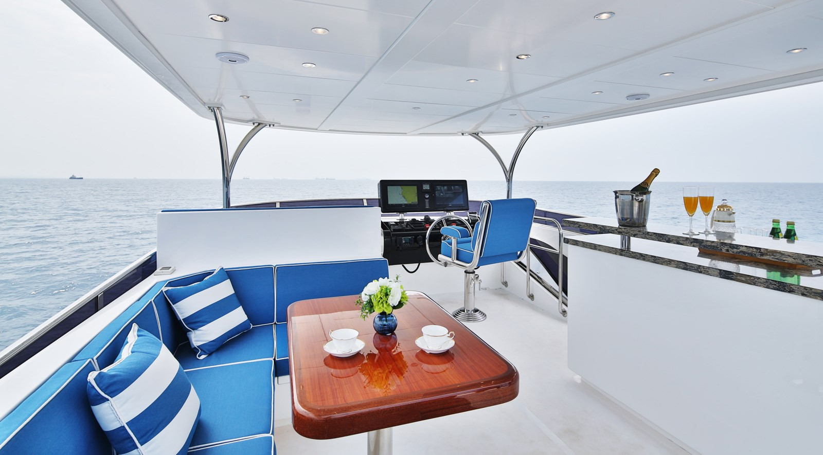 https://arconyachts.ams3.digitaloceanspaces.com/89111/conversions/large_4559495-optimize.jpg