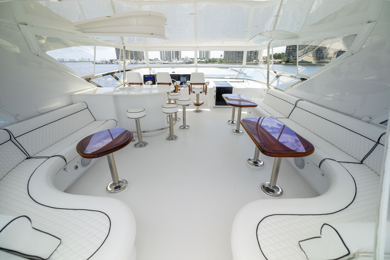 https://arconyachts.ams3.digitaloceanspaces.com/89264/conversions/large_4607665-optimize.jpg