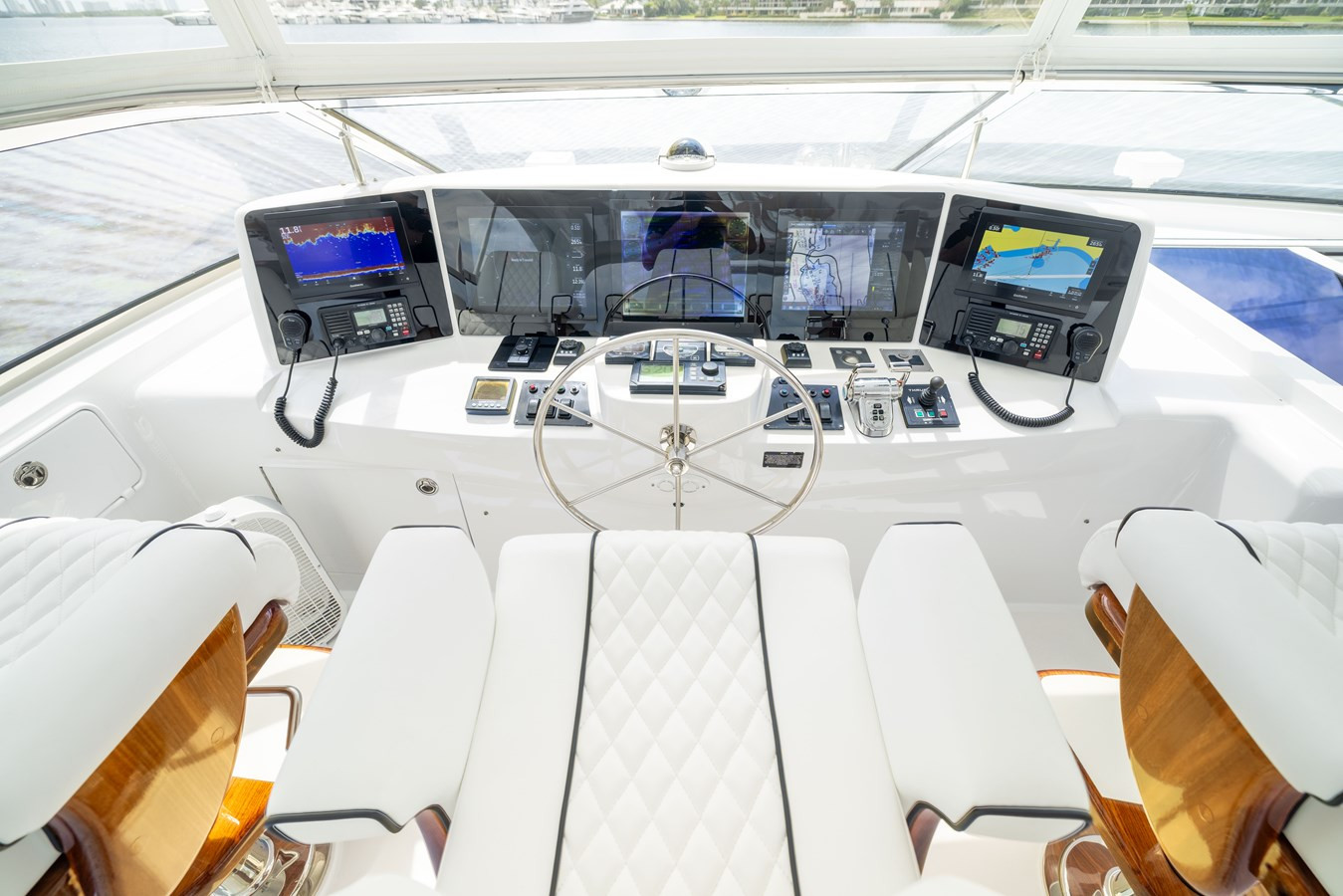 https://arconyachts.ams3.digitaloceanspaces.com/89268/conversions/large_4607668-optimize.jpg