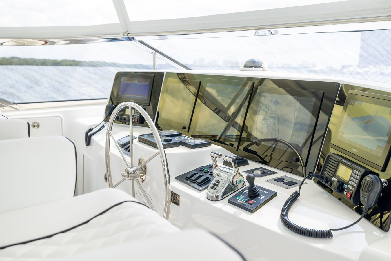 https://arconyachts.ams3.digitaloceanspaces.com/89269/conversions/large_4607669-optimize.jpg