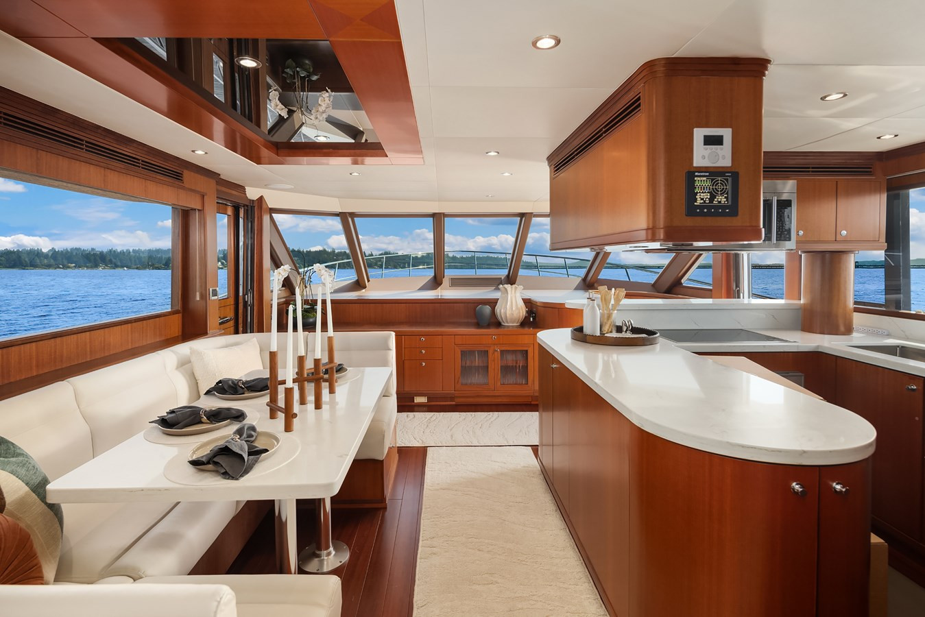 https://arconyachts.ams3.digitaloceanspaces.com/89285/conversions/large_4772923-optimize.jpg
