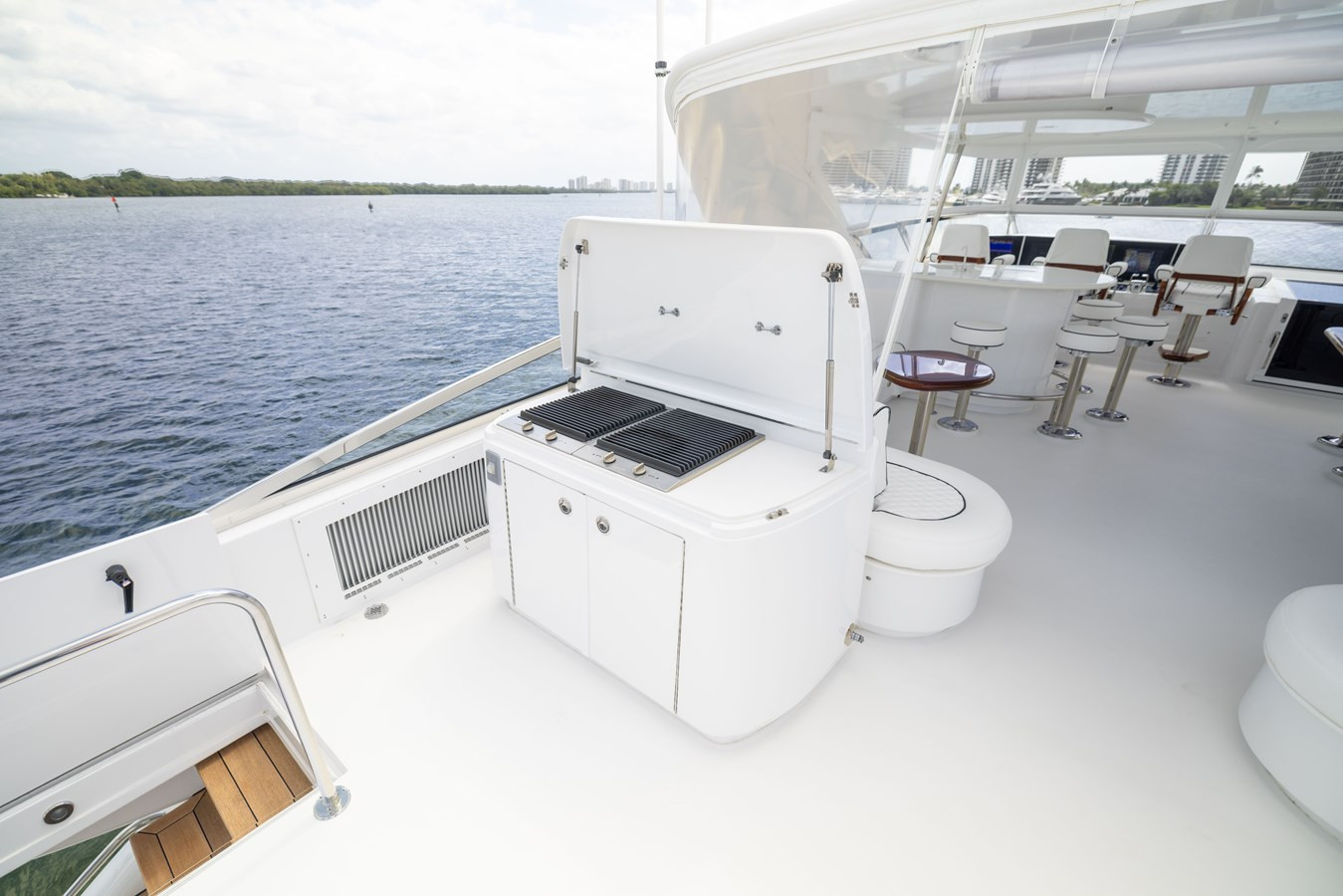 https://arconyachts.ams3.digitaloceanspaces.com/89286/conversions/large_4607676-optimize.jpg