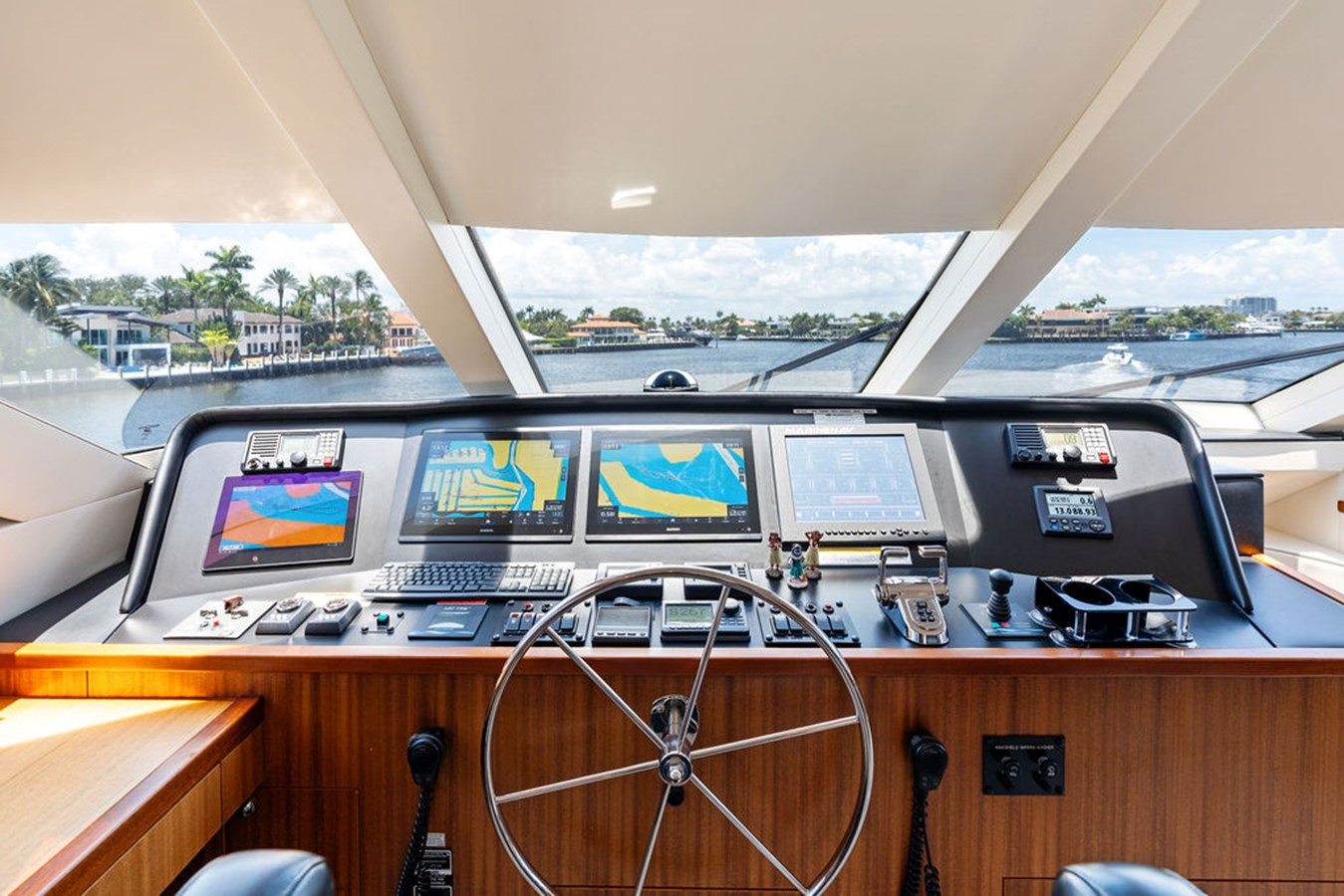 https://arconyachts.ams3.digitaloceanspaces.com/89301/conversions/large_4708884-optimize.jpg