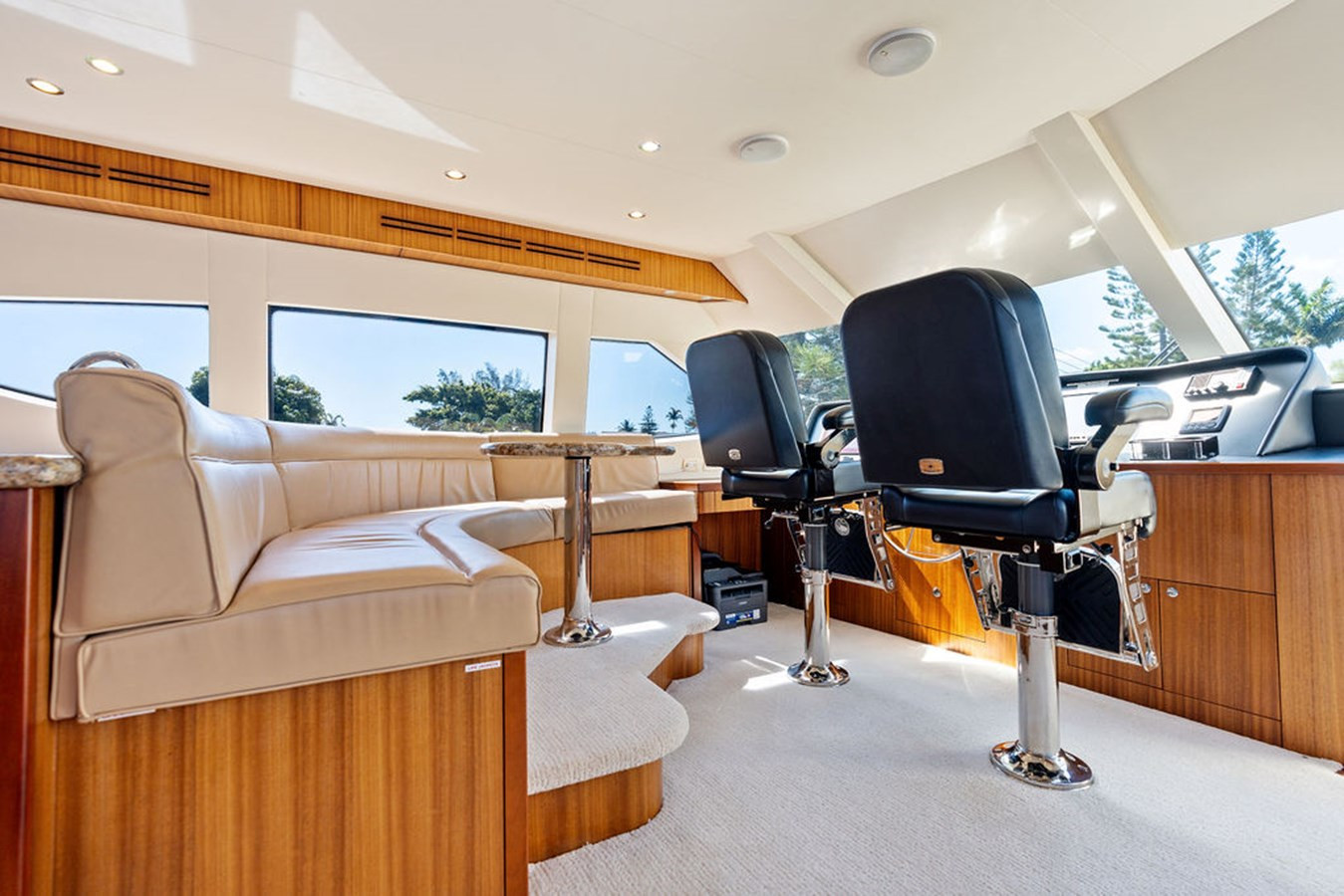 https://arconyachts.ams3.digitaloceanspaces.com/89303/conversions/large_4708885-optimize.jpg