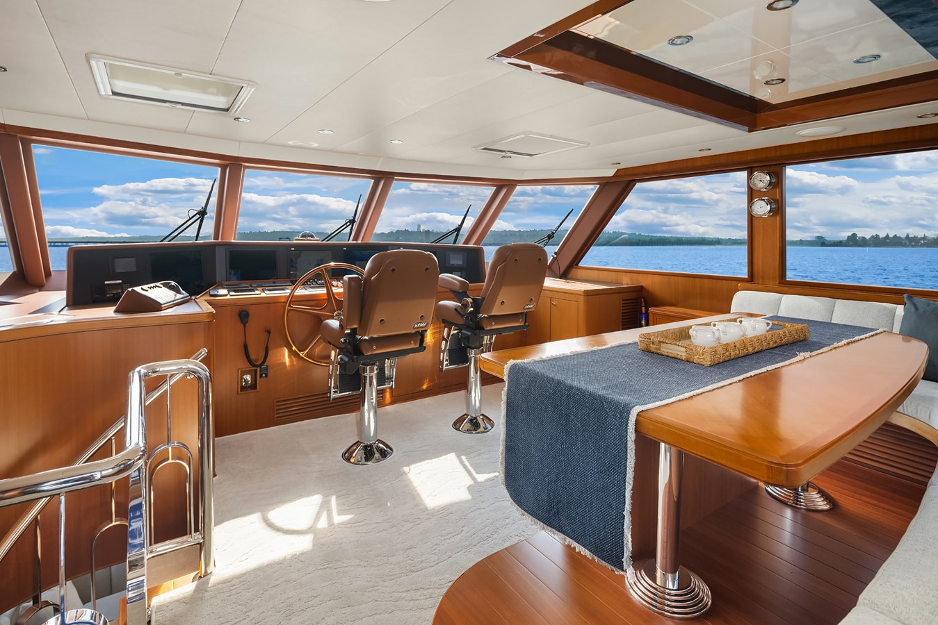 https://arconyachts.ams3.digitaloceanspaces.com/89338/conversions/large_4772942-optimize.jpg