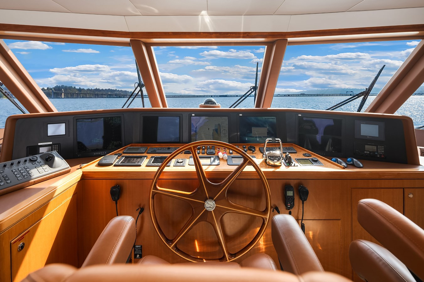 https://arconyachts.ams3.digitaloceanspaces.com/89343/conversions/large_4772944-optimize.jpg