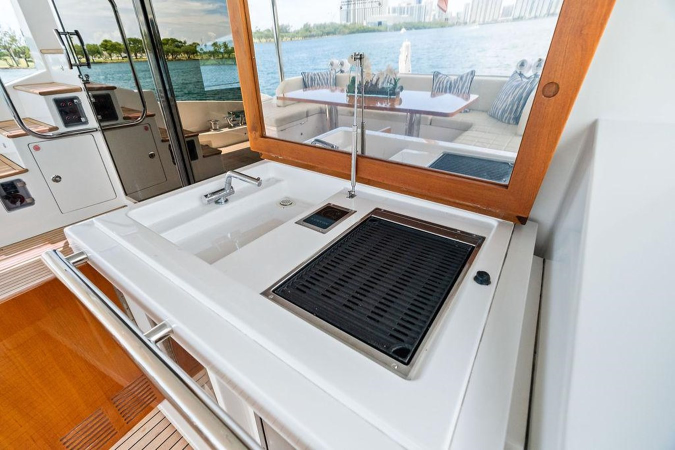 https://arconyachts.ams3.digitaloceanspaces.com/89395/conversions/large_4726748-optimize.jpg