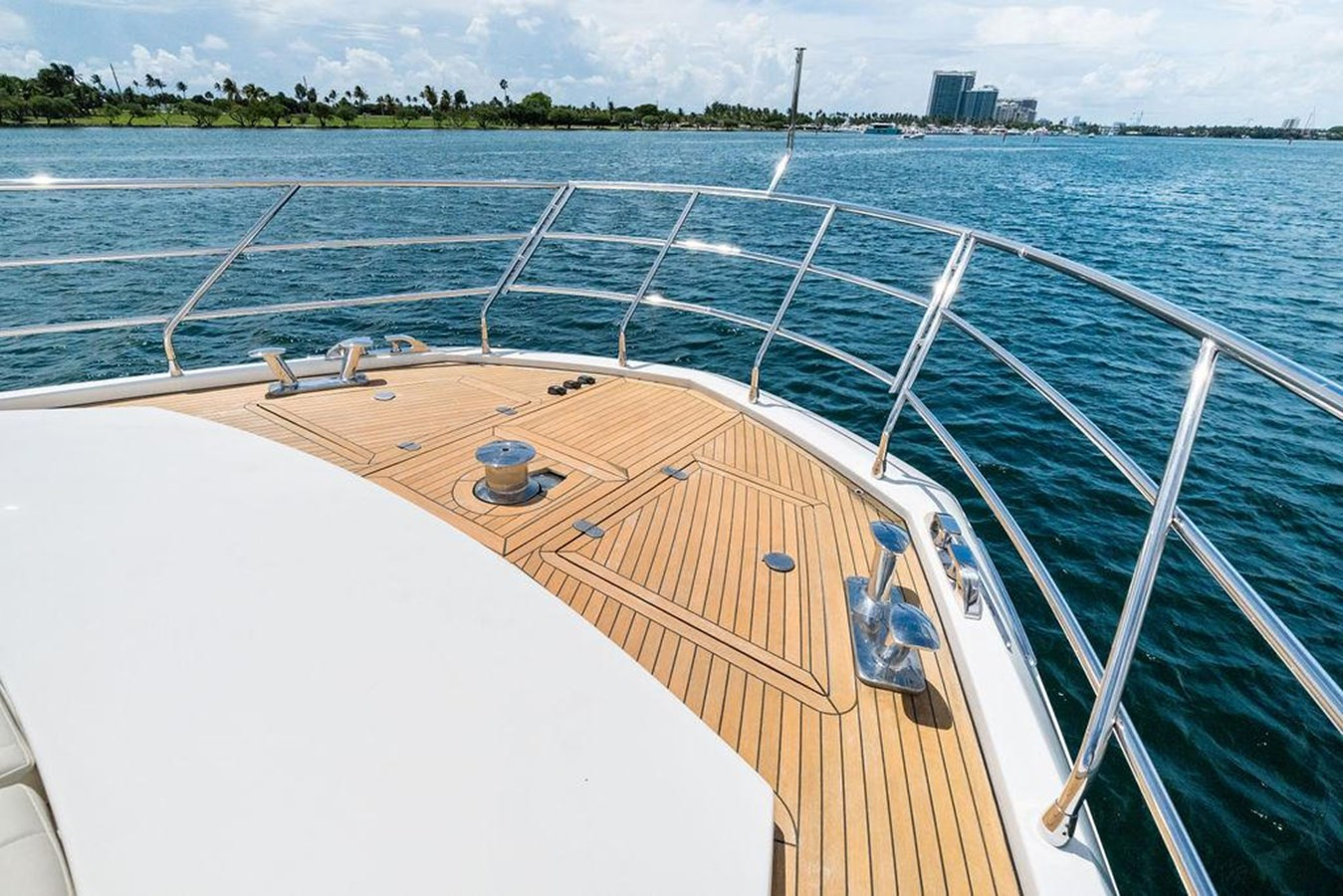 https://arconyachts.ams3.digitaloceanspaces.com/89404/conversions/large_4726751-optimize.jpg