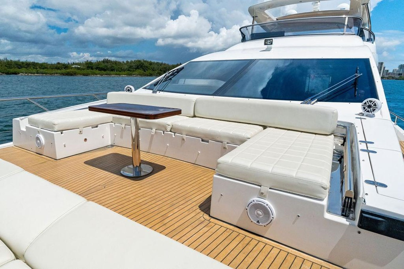 https://arconyachts.ams3.digitaloceanspaces.com/89411/conversions/large_4726753-optimize.jpg