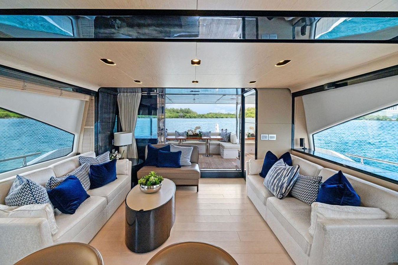 https://arconyachts.ams3.digitaloceanspaces.com/89420/conversions/large_4726756-optimize.jpg