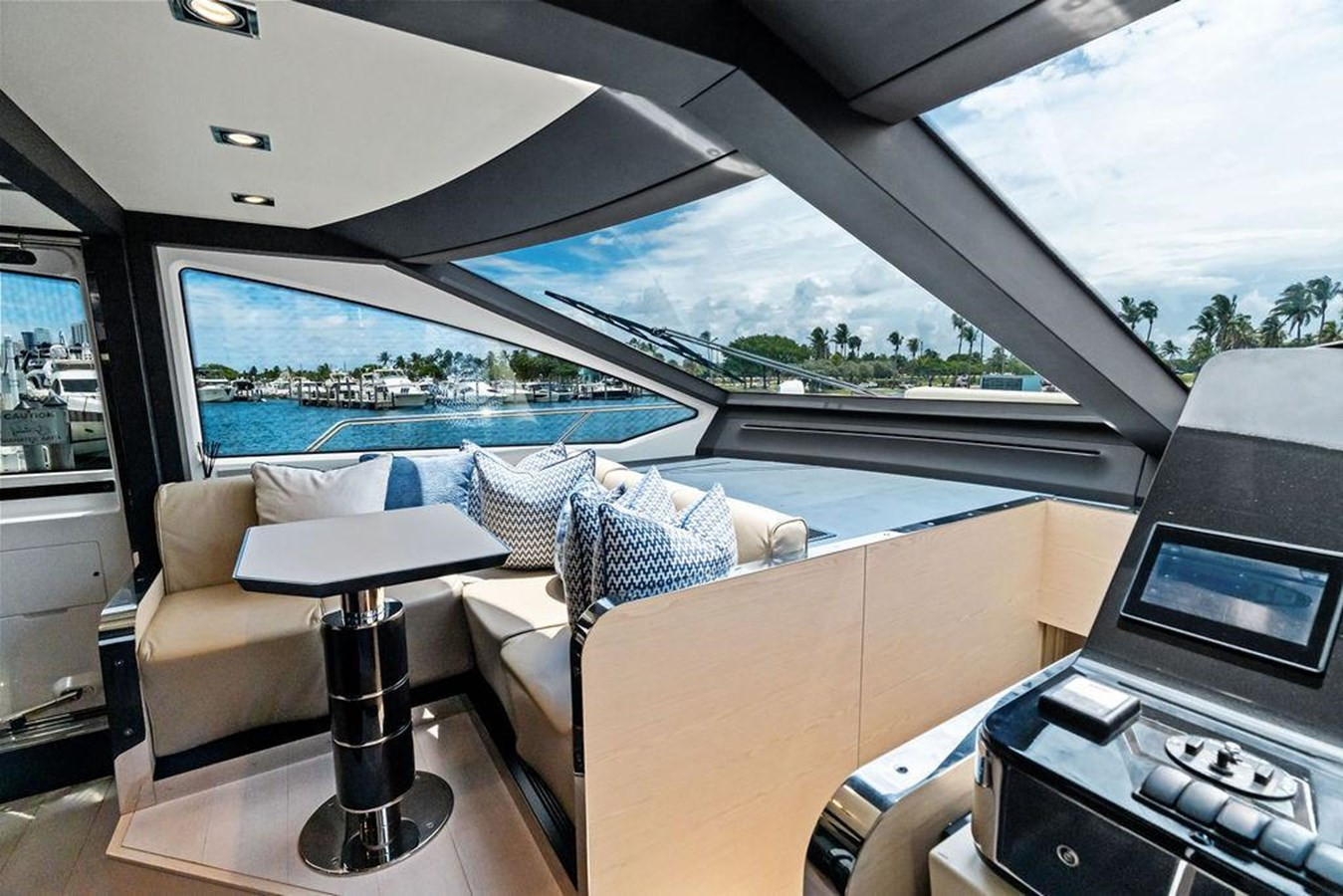 https://arconyachts.ams3.digitaloceanspaces.com/89459/conversions/large_4726770-optimize.jpg