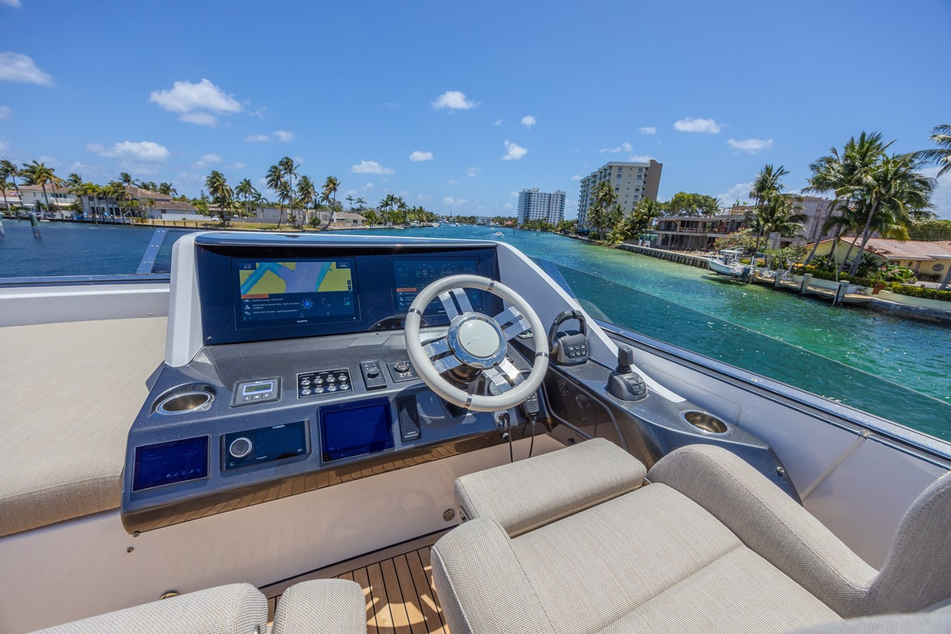 https://arconyachts.ams3.digitaloceanspaces.com/89525/conversions/large_4816457-optimize.jpg