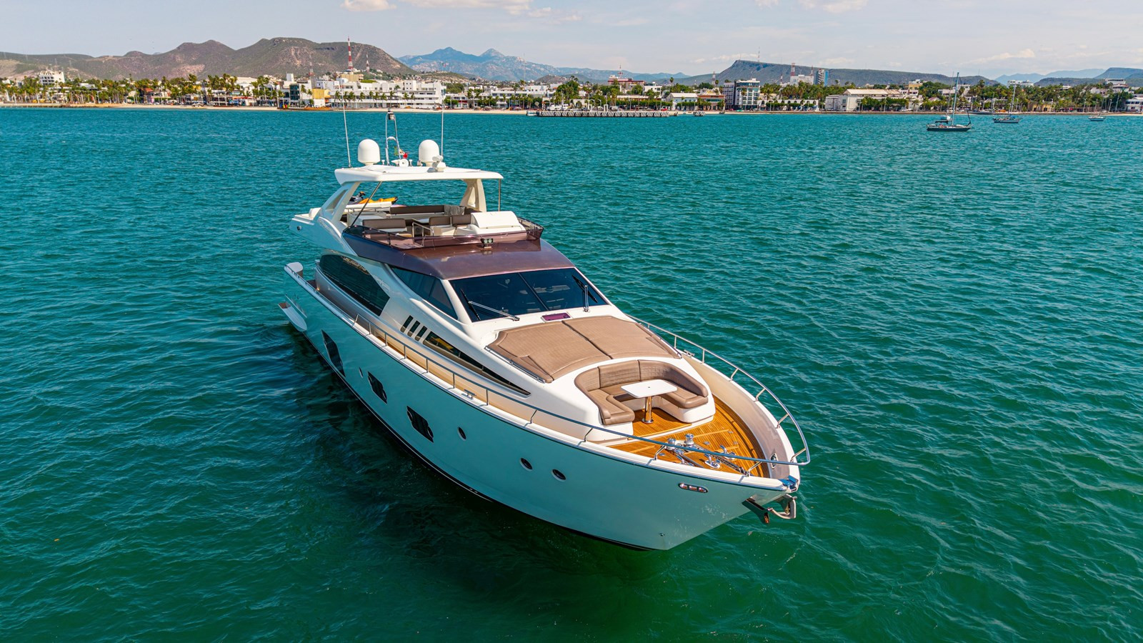 https://arconyachts.ams3.digitaloceanspaces.com/89527/conversions/large_4818956-optimize.jpg