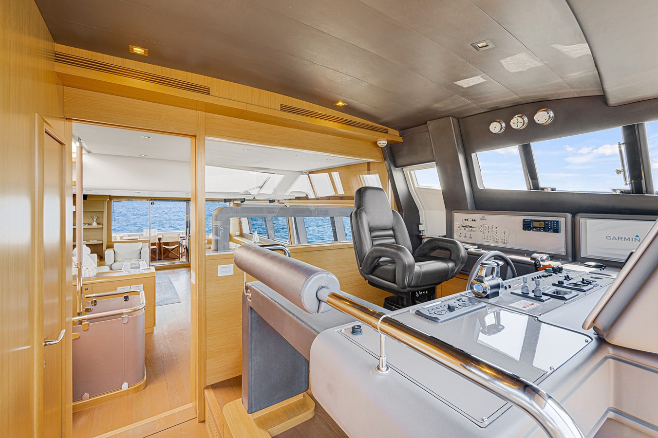 https://arconyachts.ams3.digitaloceanspaces.com/89588/conversions/large_4818944-optimize.jpg