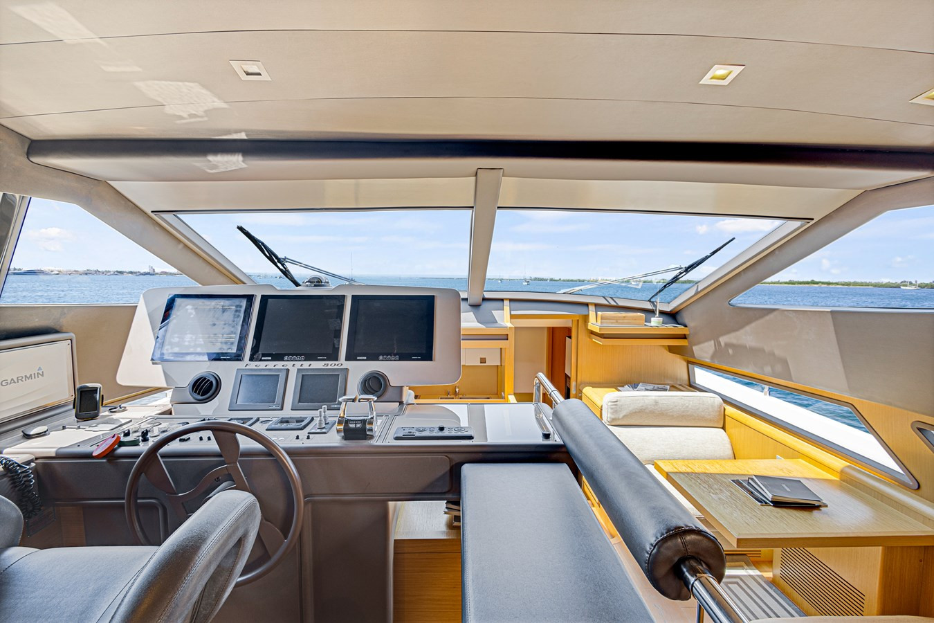 https://arconyachts.ams3.digitaloceanspaces.com/89591/conversions/large_4818974-optimize.jpg