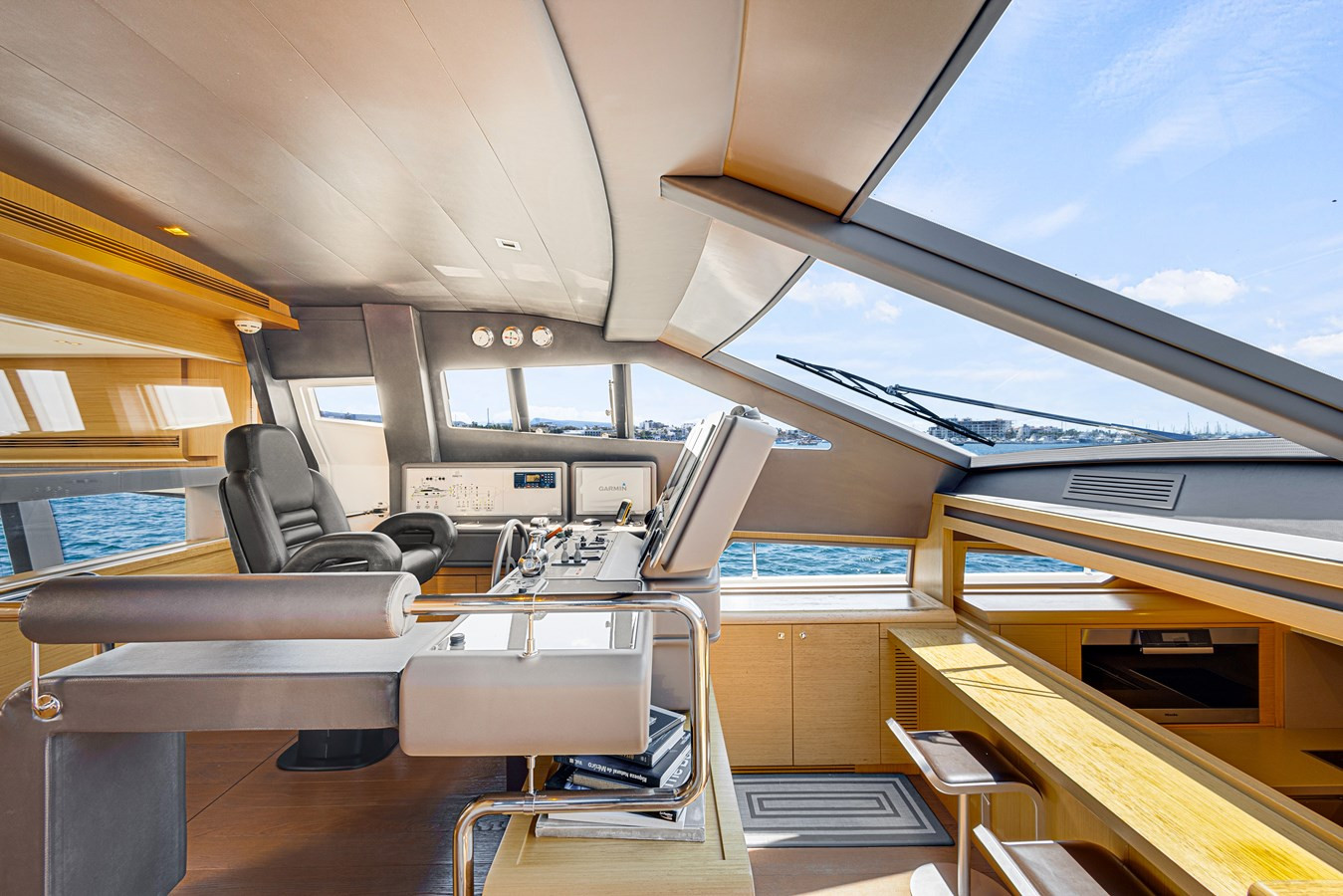 https://arconyachts.ams3.digitaloceanspaces.com/89594/conversions/large_4818946-optimize.jpg