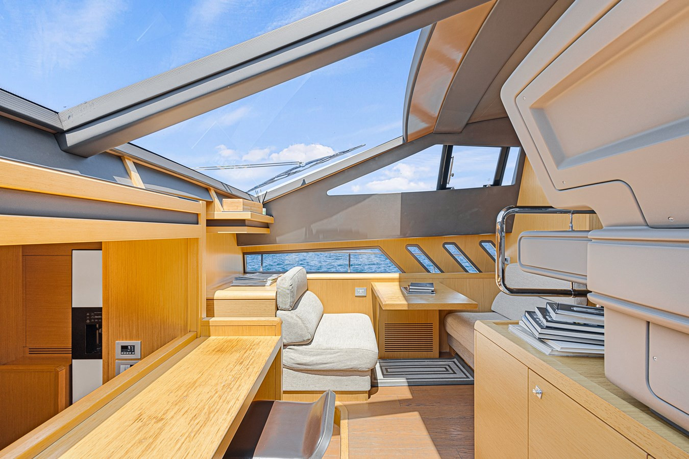 https://arconyachts.ams3.digitaloceanspaces.com/89600/conversions/large_4818973-optimize.jpg