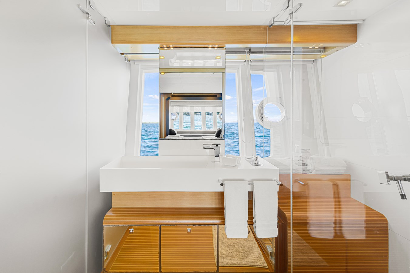 https://arconyachts.ams3.digitaloceanspaces.com/89625/conversions/large_4818929-optimize.jpg